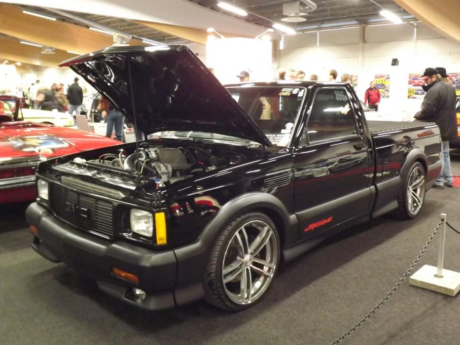 En annan ofta publicerad bil, Robert Pothorckis GMC Syclone från 1991. Syclone blev legendarisk redan som ny som den fyrhjulsdrvina pickisen som körde ifrån Corvetter, byggd i begränsad upplaga. Den här Syclonen har Robert förädlat under flera år till väldens snabbaste AWD-bil.