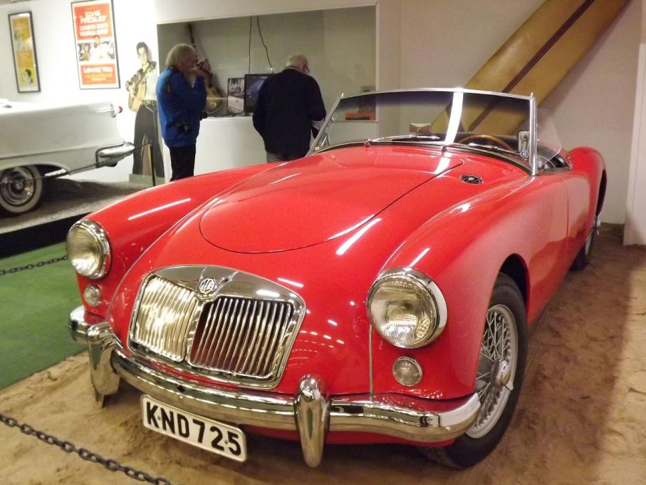 Men Custom motor show är ju inte bara stora amerikanska bilar, här en MGA 1956