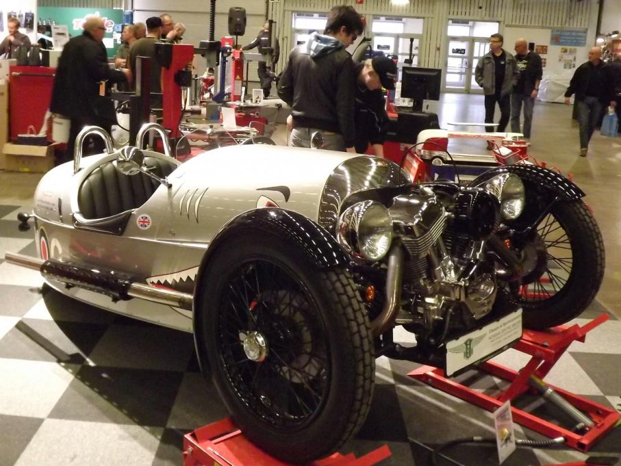 Och hos verktygsboden stod Morgans senaste. Man har återknutit till sina rötter och presenterat Three Wheelern i modern tappning.