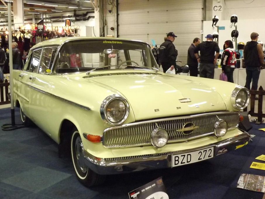 Fin Opel Kapitän hos Road Legends klubbmonter