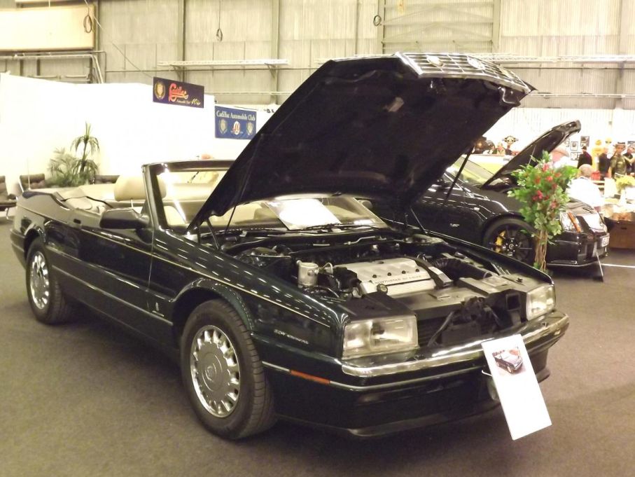 Allanté var en annan särling från Cadillac, kaross och inredning byggdes av Pininfarina i Italien, och resten sattes samman i USA. Superexklusiv och superdyr de åren den byggdes 1987-93