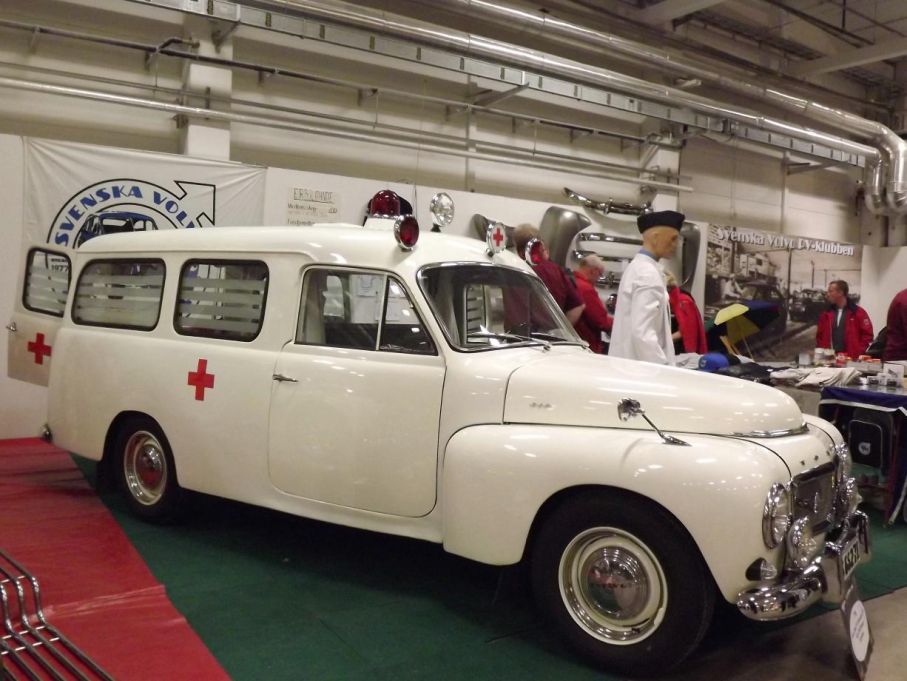Och en Duett ambulans från 1960 med karosspåbyggnad från Grip.