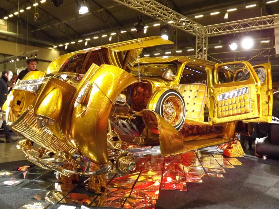 Denna gången visade han italienaren Attolico Lucianos Chevrolet 1939 ombyggd till något som inte lämnar någon oberörd, och uttrycket lagom finns inte på italienska.