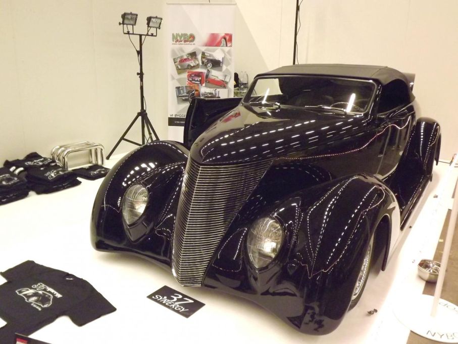 Ford 1937 i studiomiljö