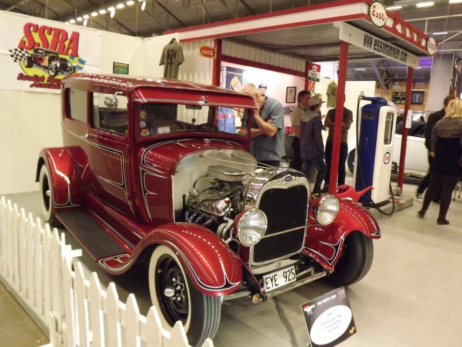 tuff A-Ford tudor hos Essomannen.