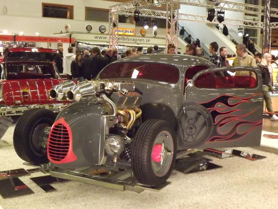 Vildaste VW:n, med turbomatad V8 i nosen.