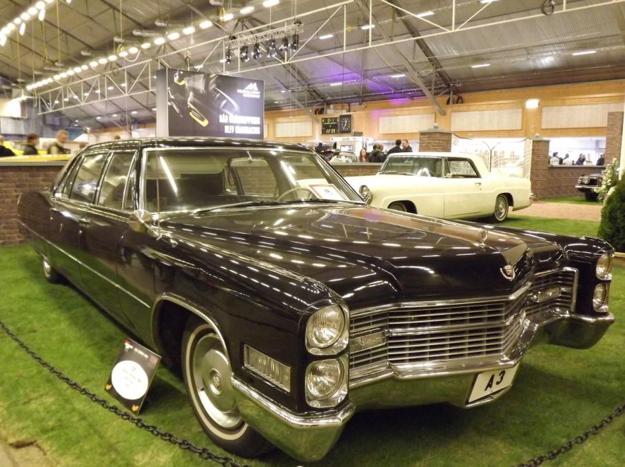 Kunglig Cadillac Fleetwood från 1966. Denna började sin karriär i kungliga hovstallets garage.
