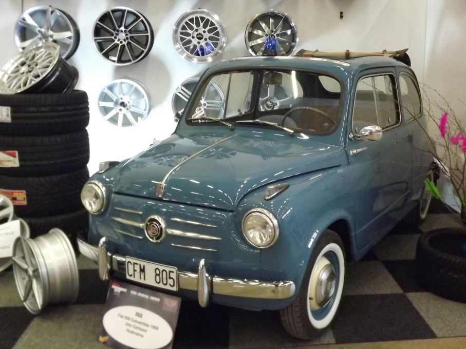 och en liten nätt fiat 600 från 1956