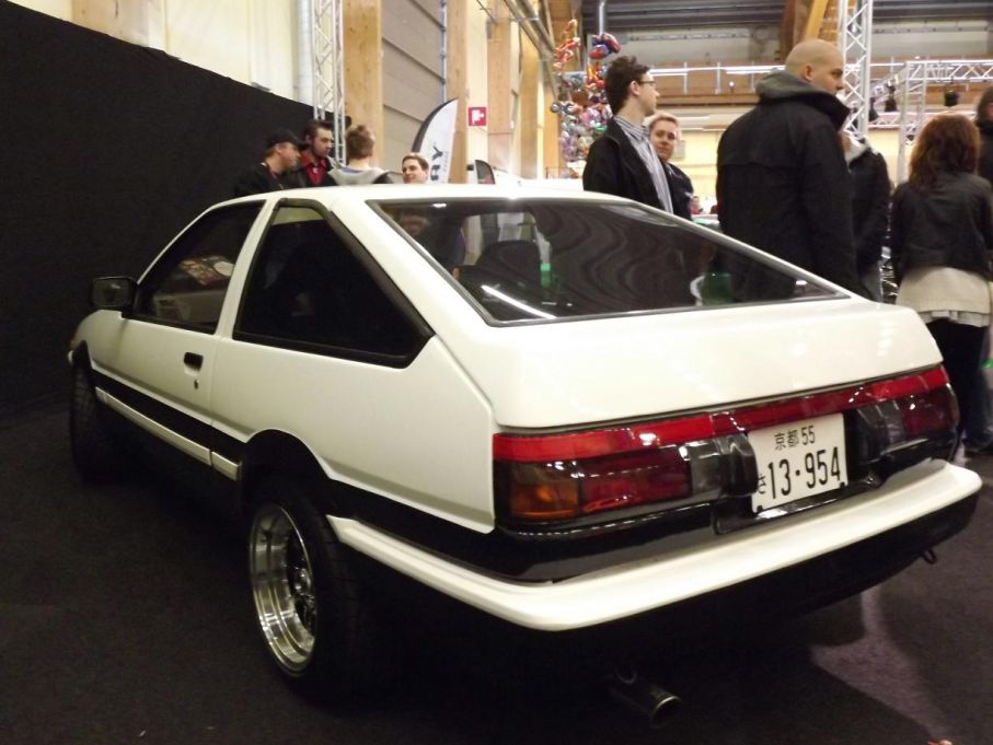 Toyota Sprinter Trueno var en av många underliga varianter i Toyotas modelldjungel, egentligen en Corolla som fick lite olika tillnamn i olika sportutföranden. Också en av väldigt få som hamnat utanför Japan. Årsmodellen är 1986.