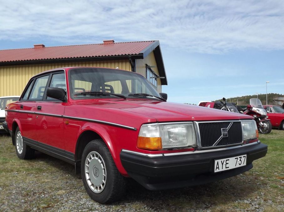 Volvo 240 i toppskick, en av de sista i sitt slag då detta är en 92:a