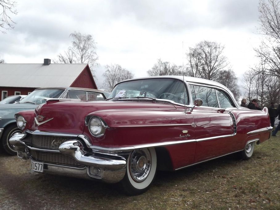En som var mindre vanlig 1956 var ju Cadillac, bara 30 stycken såldes nya i Sverige, få av dom finns bevarade. Privatimporten har dock bättrat på förrådet med några hundra exemplar.