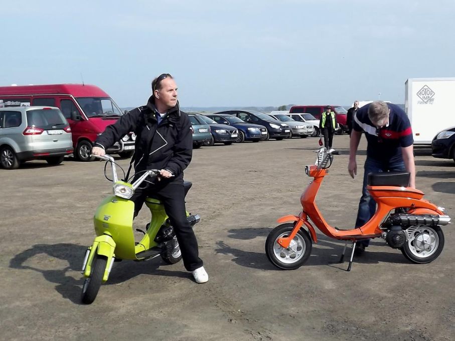 Lambretta Lunas lastas av och startas upp.
