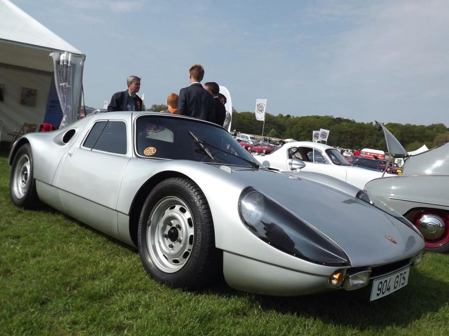 KAK kunde stoltsera med ett par legendariska fordon, bland annat denna sällsynta Porsche 904, en av 106 byggda.