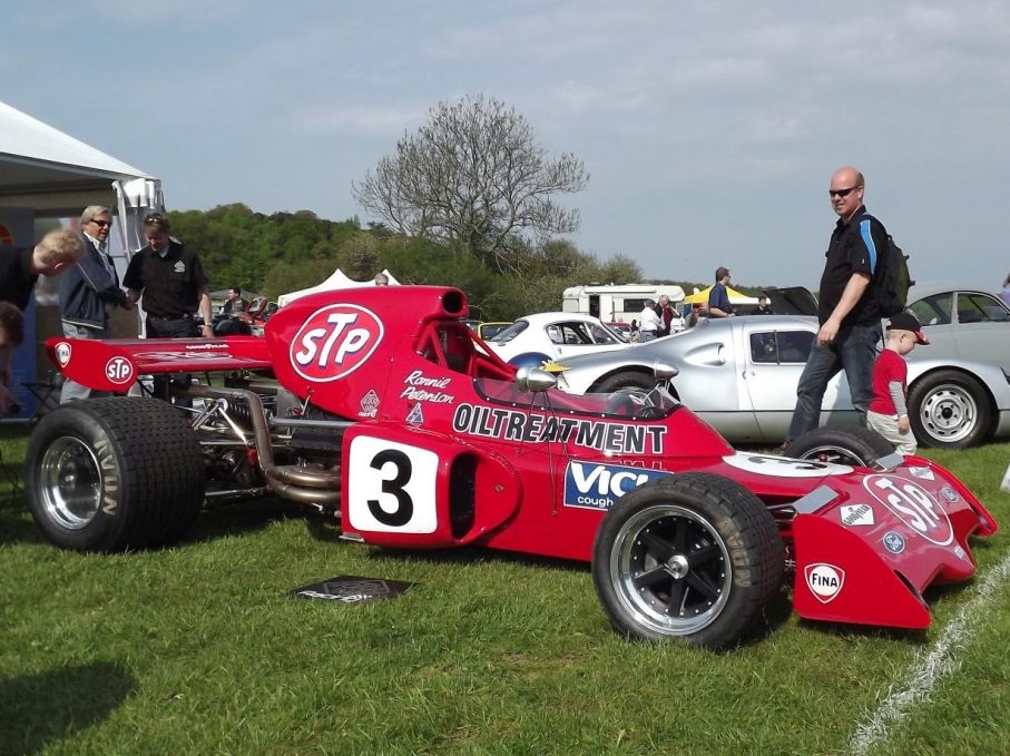 Samt Ronnie Petersons March 721X formel 1 från 1972, som startades upp ett par gånger under dagen.