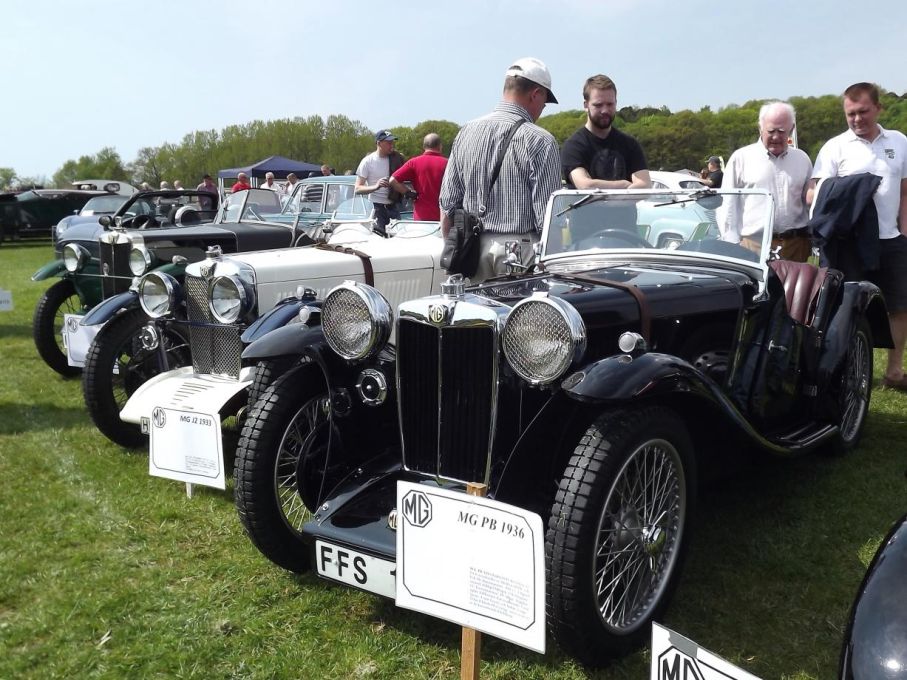 MG modell äldre, PB, J2 och längst bort en M-type från 1929