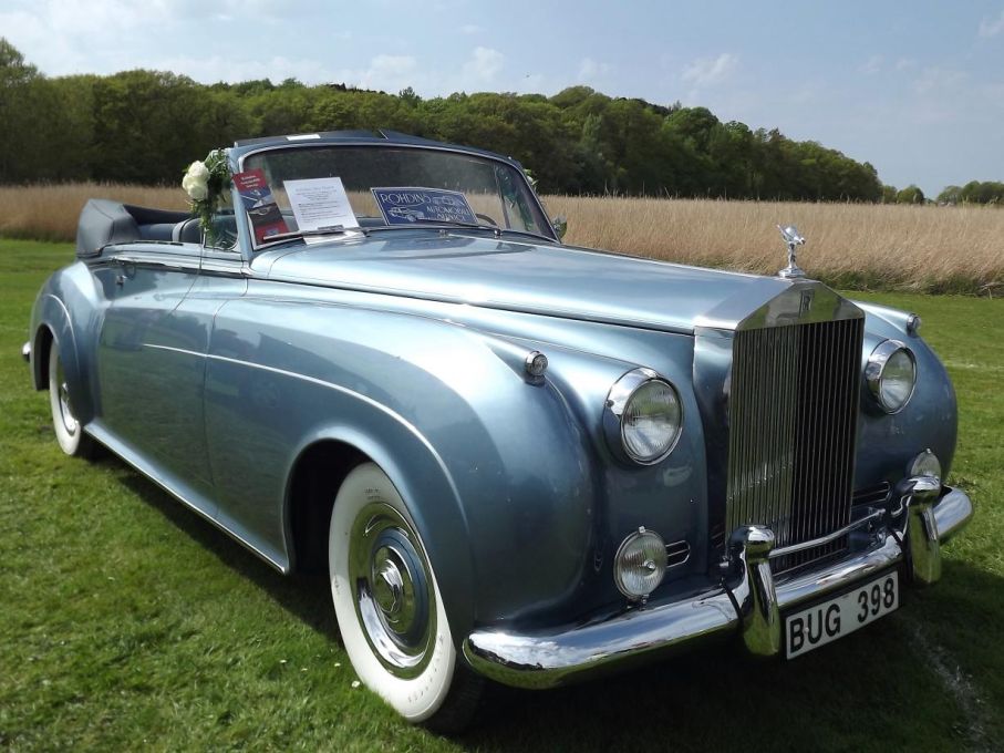 I det brittiska finrummet stod bland annat den här Rolls Rolls Royce cabrioleten, av bara 107 gjorda Silver Cloud II med öppen kaross fanns två på plats.,