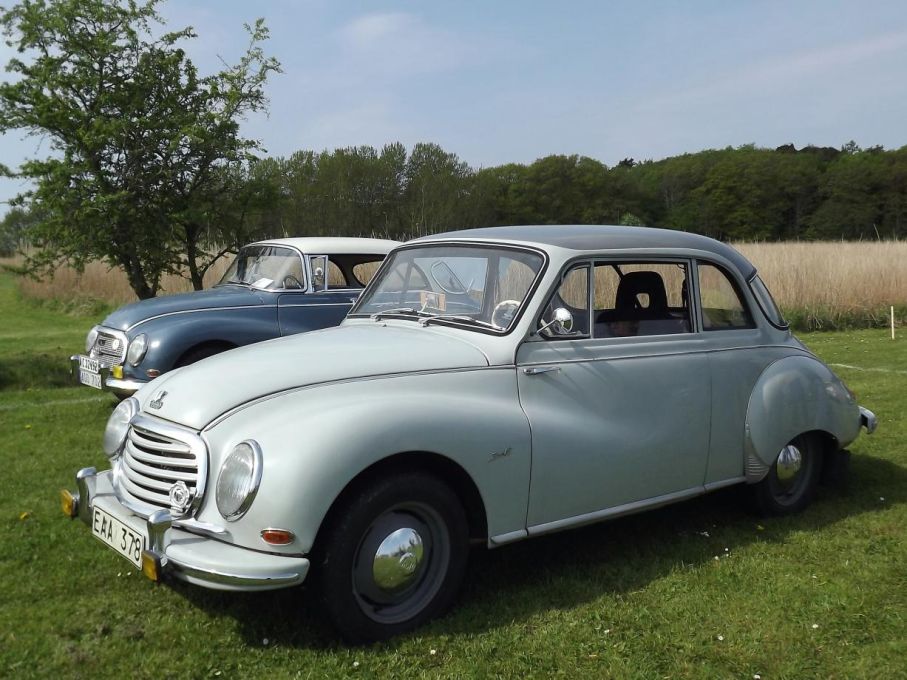 DKW:s, närmast en 56:a Special tvådörrars.