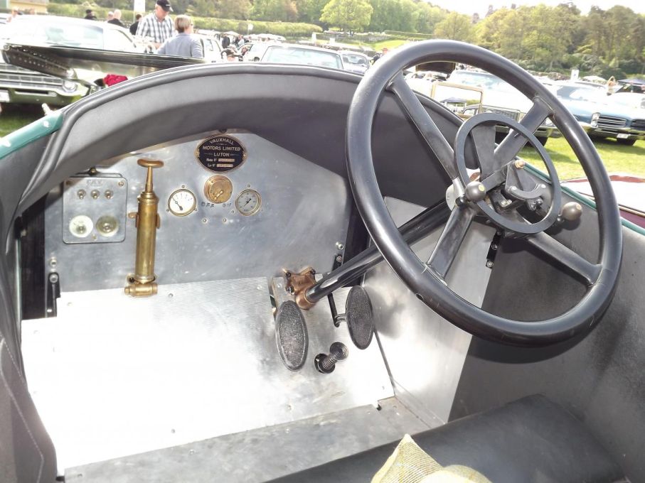 Spartansk instrumentering i Vauxhallen från 1912.