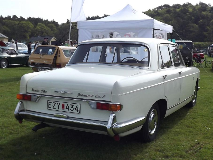 Lyxig och ovanlig Vanden Plas Princess 4-litre R, aldrig någon vanlig syn på våra vägar, och knappt hemma i England heller, drygt 6500 exemplar av den uppsnofsade Austin Westminster som egentligen var tänkt att bli en Bentley, såldes 1964-68