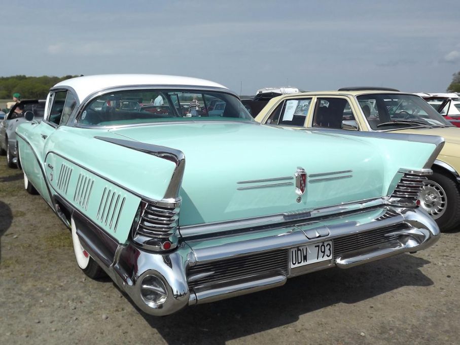 Fina fenor, Buick Limited 1958, enda året denna kromtyngda toppmodell fanns i programmet. 1926 stycken coupéer byggdes.