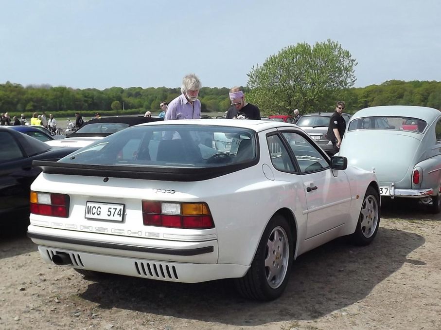 Med släktskap till tidigare DKW, Porsche 944 1987.