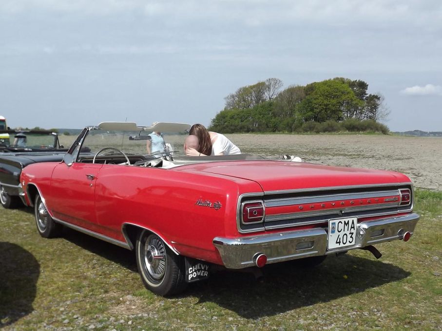 Inte heller ofta ser man Chevrolets mid-size Chevelle Malibu som cabriolet, ännu mer ovanligt med denna är att det är en SS med sexa under huven och svensksåld.