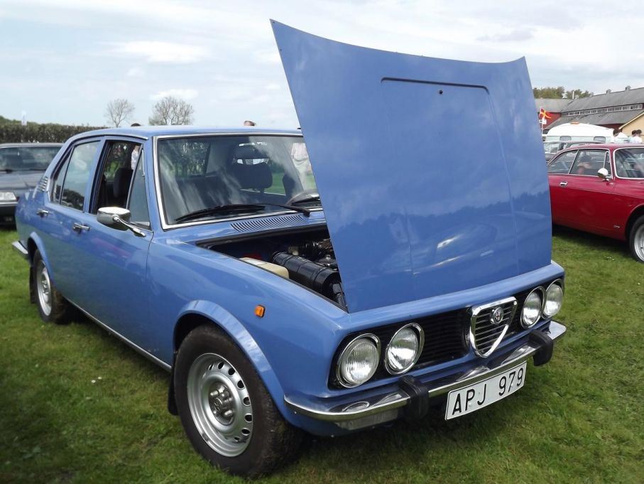 Alfetta 1977 i blå kostym