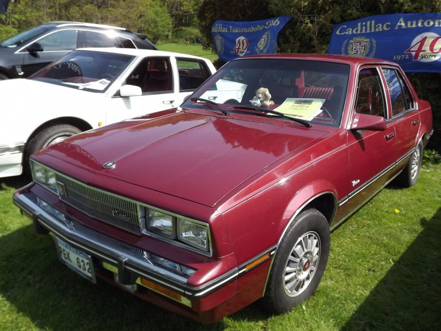 Slående lik Alfetta i formen var Cadillacs egendomliga Cimarron, lill-caddyn som var en illa förklädd Chevrolet Cavalier kom 1982 och avlivades i stillhet 1988, utan någon större saknad.