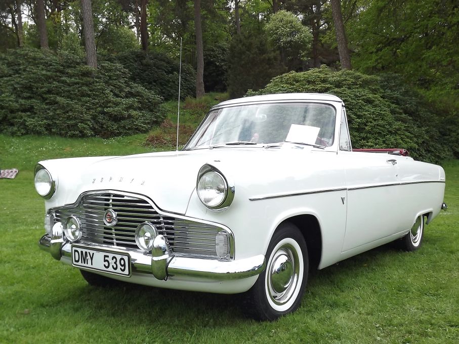 Snitsigaste Forden i Europa på denan tid var den öppna Ford Zephyr, den här är från 1960.