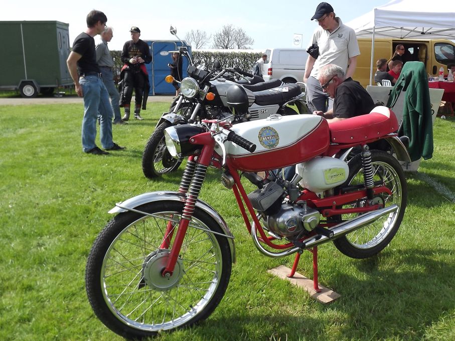 Benelli är inte heller så kända hos oss, men dom har faktiskt byggt motorcyklar i över hundra år. Från början var det en vapentillverkare som började bygga motorcyklar 1911 och så gör dom än idag. Benelliklubben visade upp flera intressanta och ovanliga modeller.