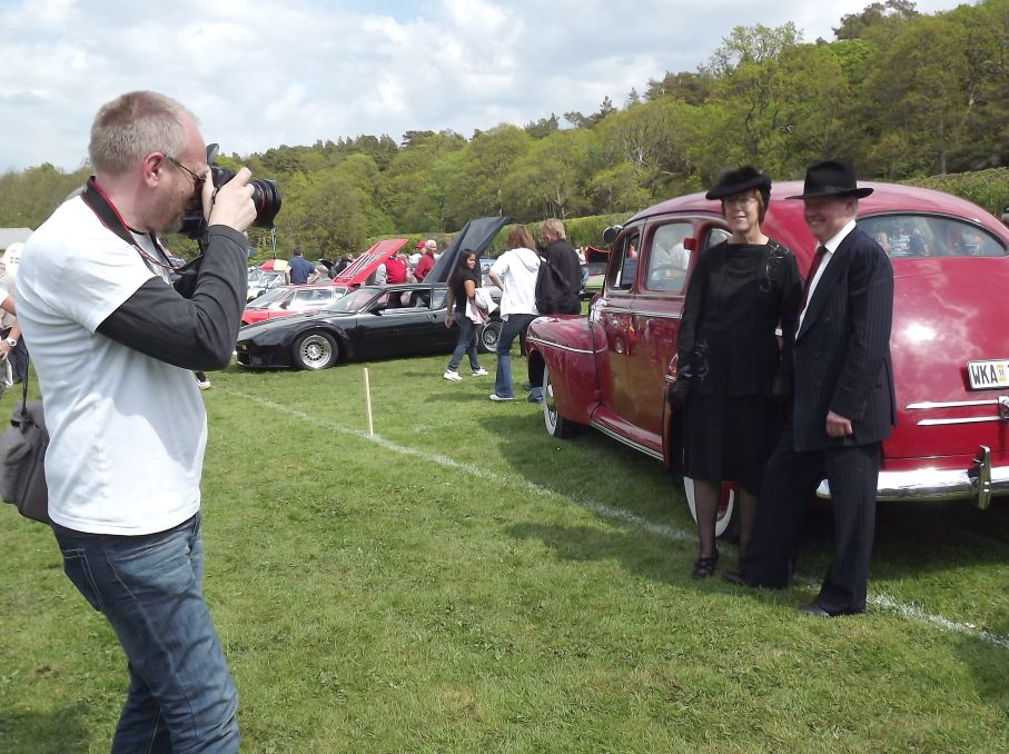 Tjusigt uppklätt par från Landvetter med Ford 1946 blir förevigade av Classic Motors utsände Robert Gustavsson.