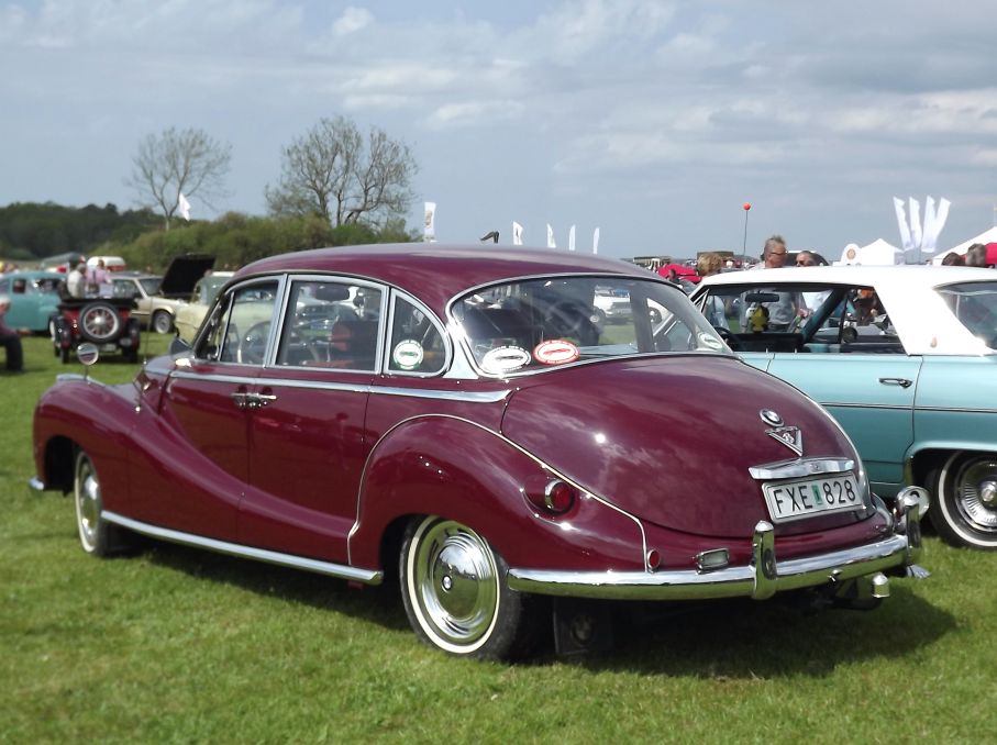 Vinrött på tyska, vacker ”Barockängel” dvs en BMW 502 från 1958
