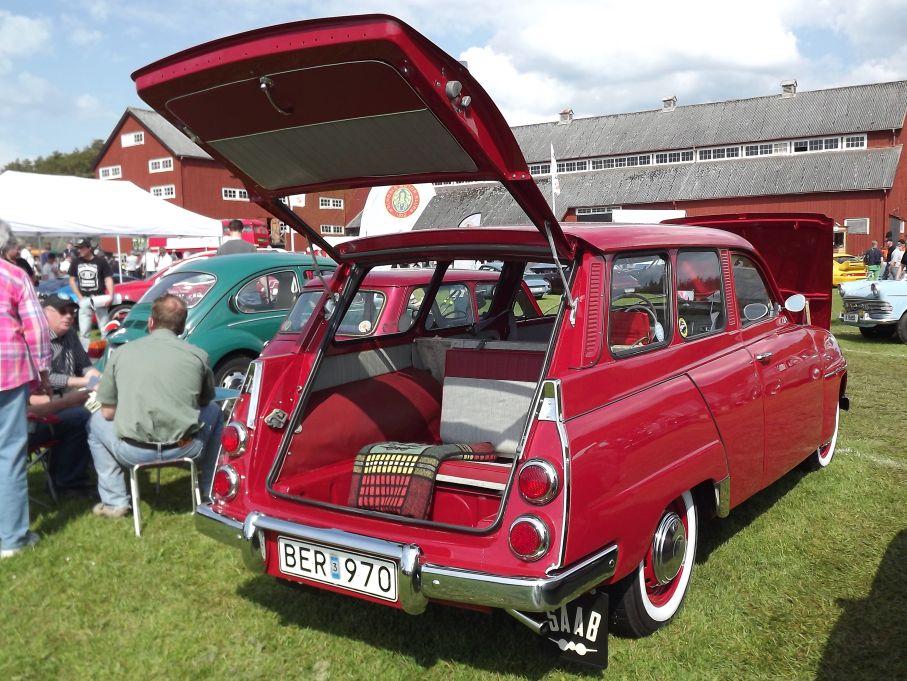 Knallrött på svenska, tidig SAAB 95 från 1961 i sagolikt skick, en riktigt karamell.