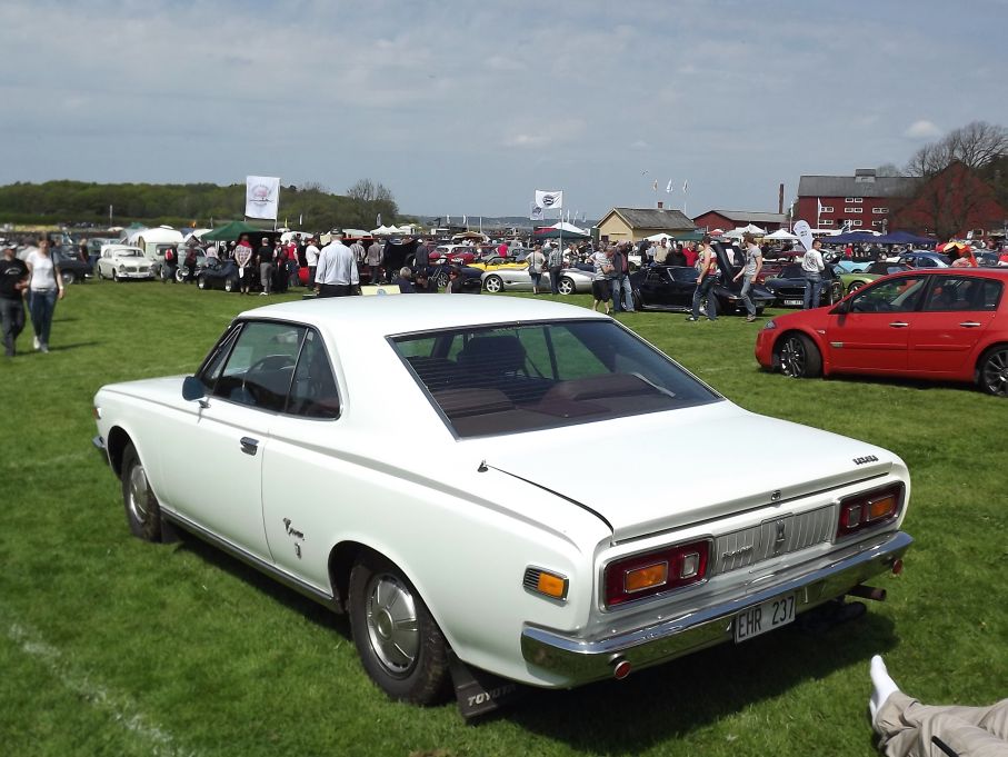 Och från en helt annan del av världen, ovanlig toyota Crown coupe från 1970 med snygg hardtopkaross. Det tog lång tid för oss att anamma japanbilarna. Crown coupé såldes bara i 14 exemplar i Sverige 1970.