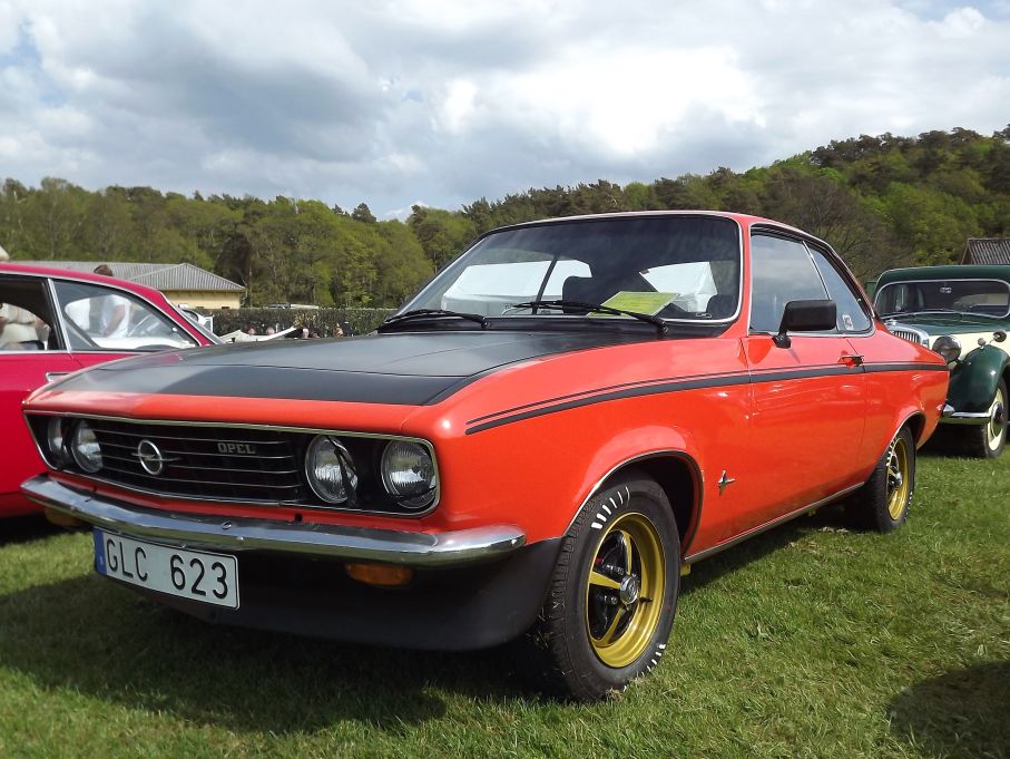 Samtidigt i Europa, från samma koncern dessutom. Opel Manta må vara mycket tamare än Corvette, men räckte till gott och väl för våra förhållanden, och hade dessutom en tuff kaross.