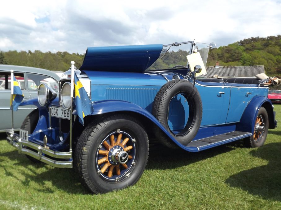 I betydligt större format, pampig Buick från 1929 med genuin historia, då första ägaren till denna var kungliga hovstallet. Det här var en i raden av Gustaf V:s stora öppna tourers för jaktutflykter.