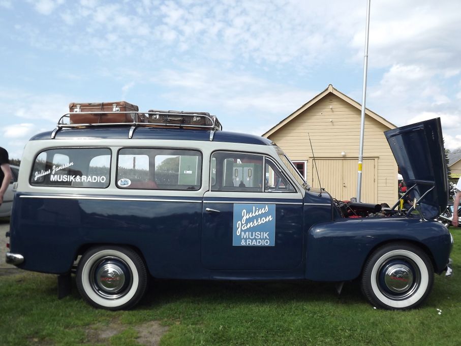 Volvo Duetter fanns utställda i flertal, flera dekorativt uppmålade som firmabilar, denna PV445 är från 1958