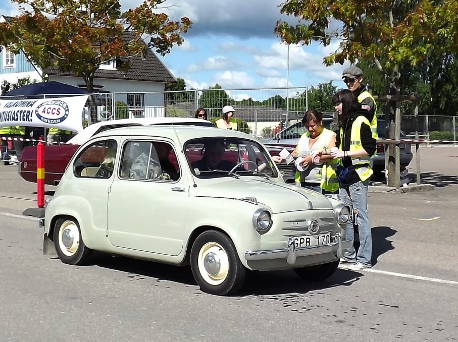 Femtiotalare i miniformat, Fiat 600 från 1955