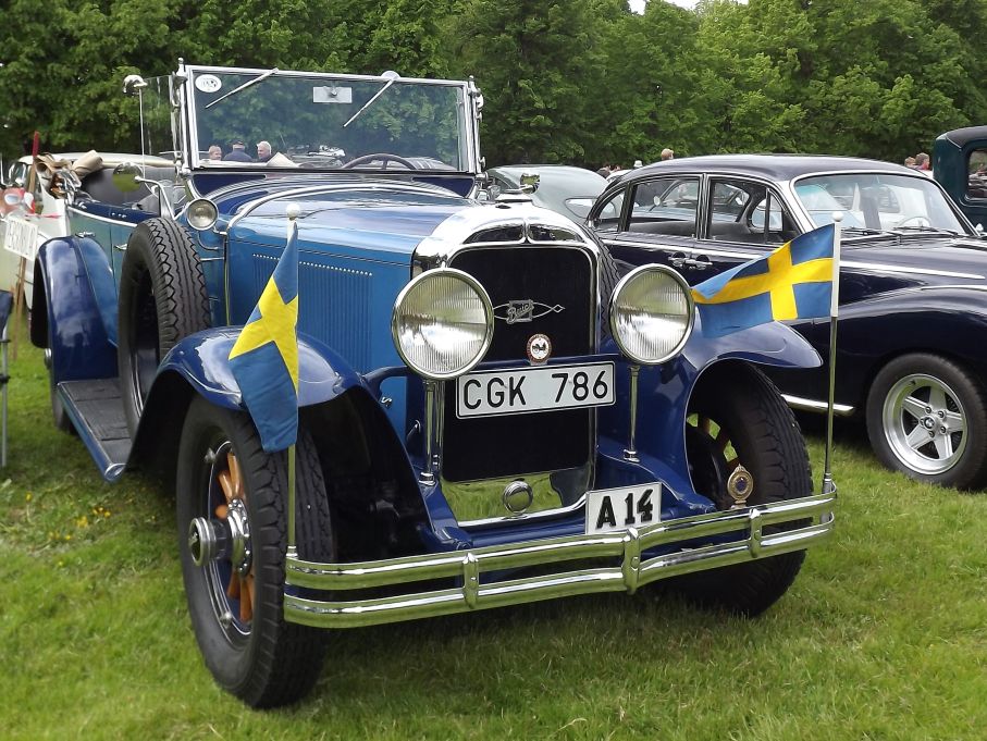 Majestätisk Buick tourer från 1929 har även tillhört en majestät. Första ägare var kungliga Hovstallet och denna bil användes flitigt av Gustaf V för jaktutflykter. Kung Gustaf var en reslig herre och därför fick denna bil även en fem tum högre vindruta som ny.