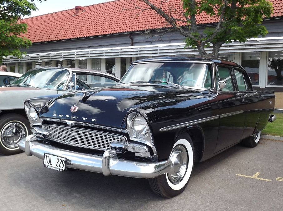 Detta är en såpass ovanlig USA-bil att den inte ens sålts i USA, De Soto Diplomat var enbart byggd för export, dels som hela bilar, då ofta från Kanada, eller som CKD, byggsats för montering i andra länder. Detta är en Diplomat från 1956 och beståndet av dessa ursprungliga amerikanare som trafikerade våra vägar är numera mycket glest.