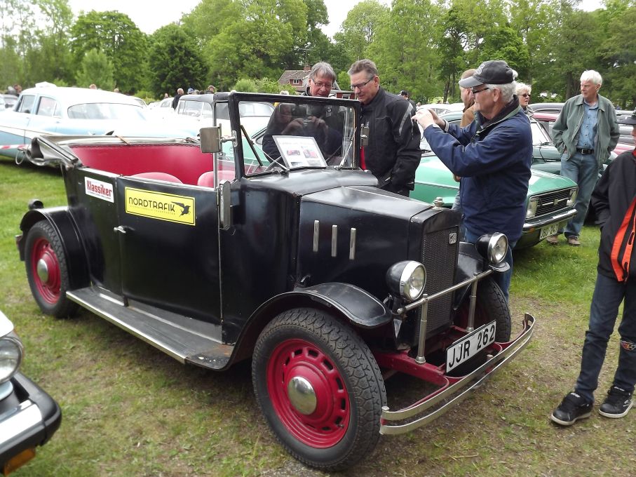 Och det lilla vidundret, Wahlströmsbilen på plats såklar