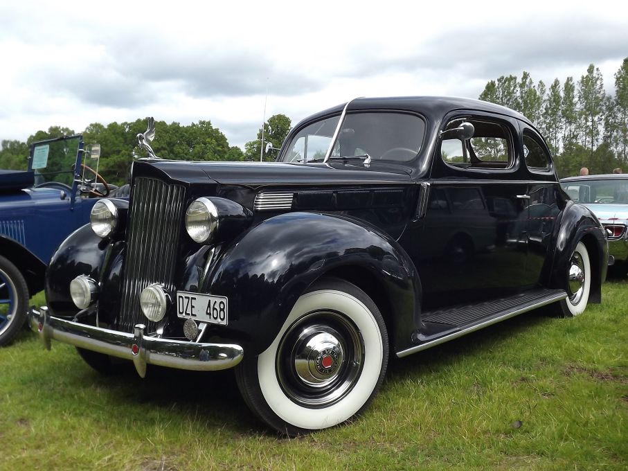 Här presenteras tre Packards, först en coupe från 1938, svensksåld lågmilare.