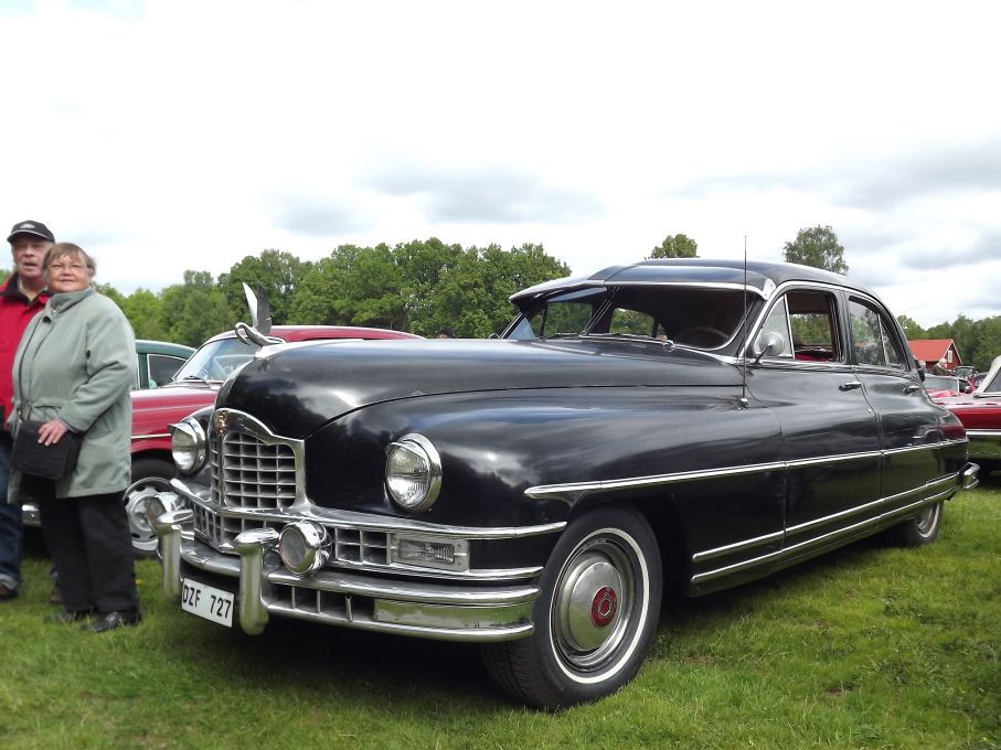 Efter kriget fick Packard nya moderna former med pontonkaross, en Custom Eight från 1948