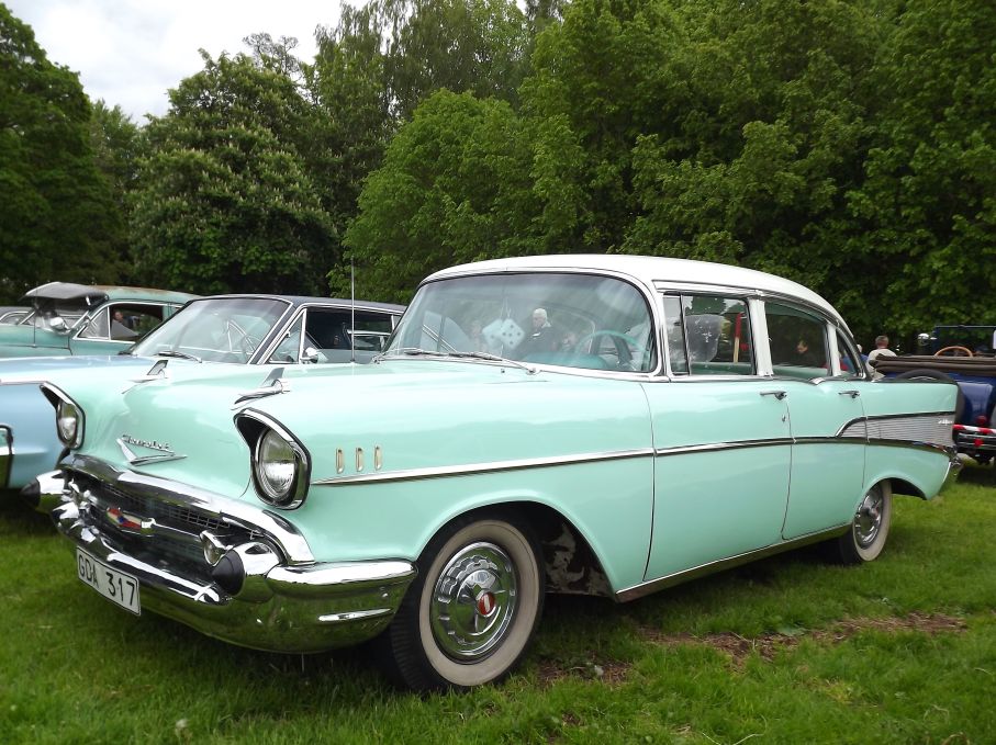 Chevrolet 1957 som sedan i turkos pastell