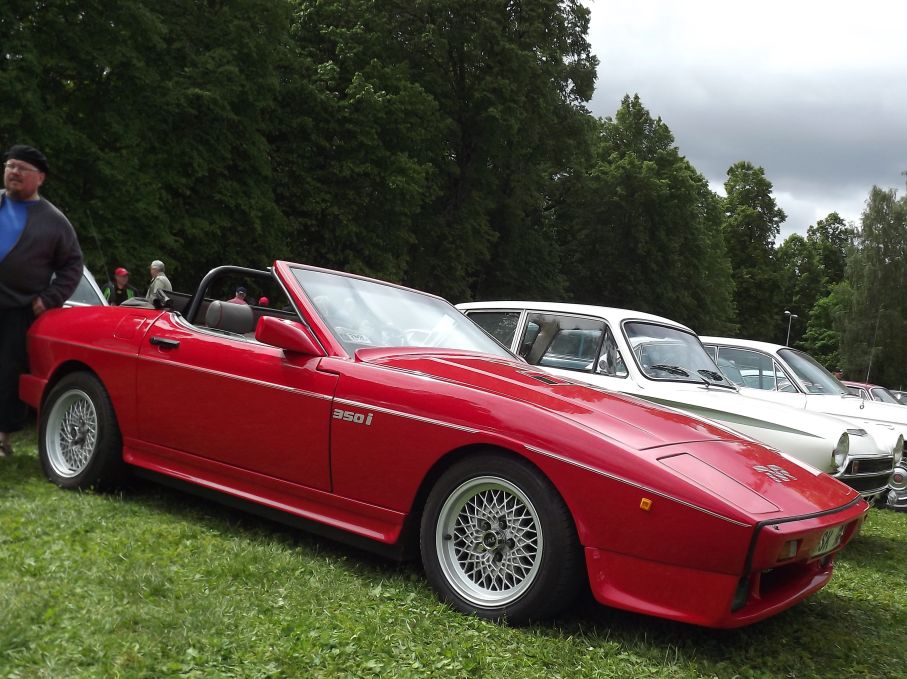 Och sportigt rött från England, TVR 350i 1987