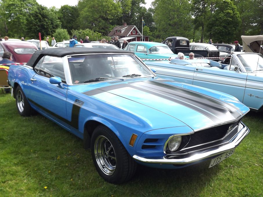 Några storlekar större än MGB, Ford Mustang cab 1970
