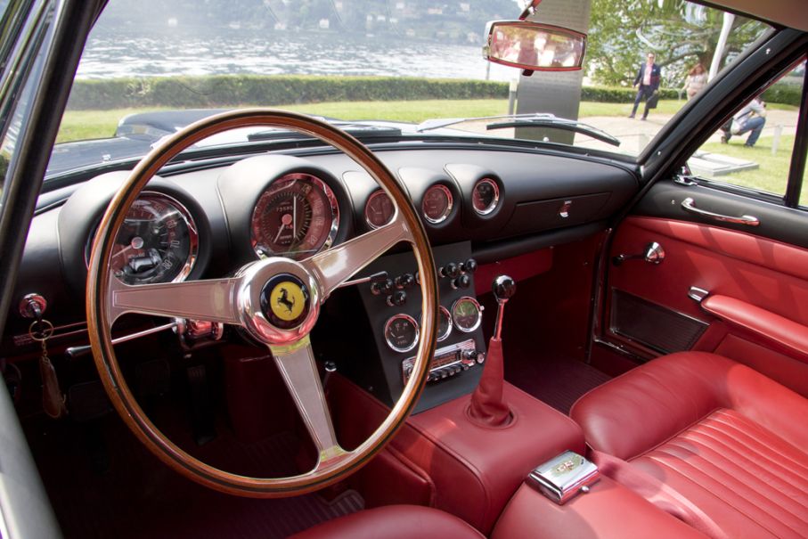 Om du undrat hur en Ferrari 400 Superamerica Aerodynamic 1962 ser ut inuti kan du sluta nu.