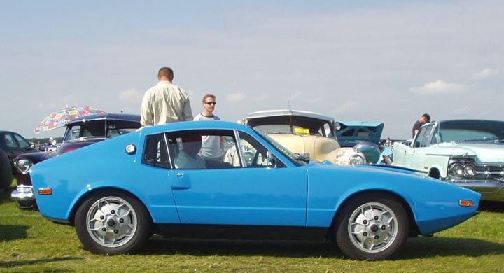Saab Sonett kryssar fram lågt.