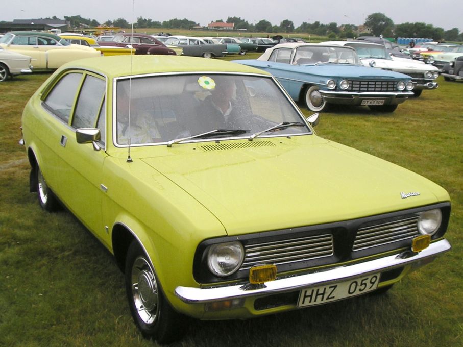 Morris marina ser man sällan ute alls numera, denna mycket gula dök upp på Wheels & Wings 2007.