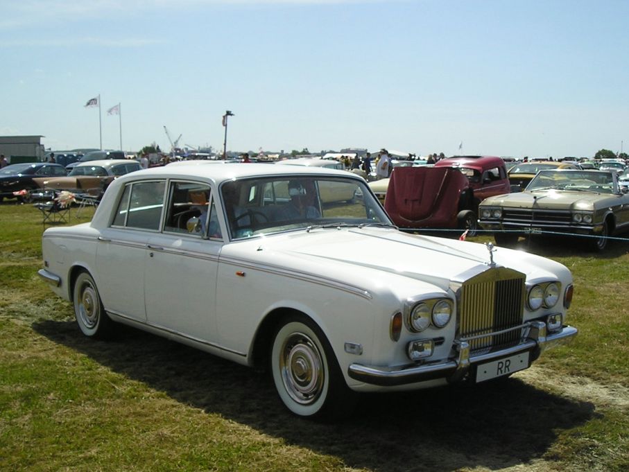 Att kryssa runt på Getterön med en Rolls Royce Silver Shadow duger alldeles utmärkt det med.